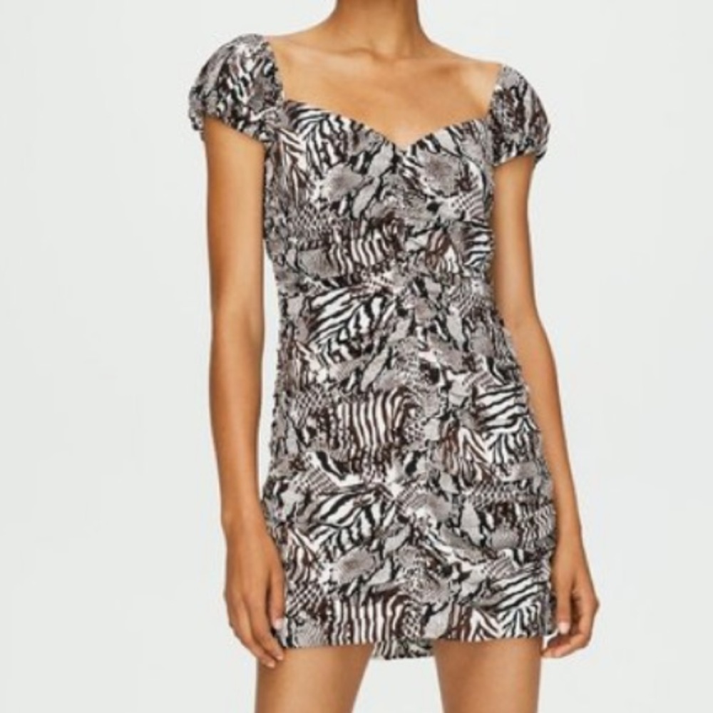 Aritzia Wilfred Veda Ruched Bodycon Dress Size 6 - Brand New With Tags